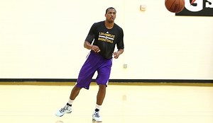 Lakers Sign Jonathan Holmes | Los Angeles Lakers