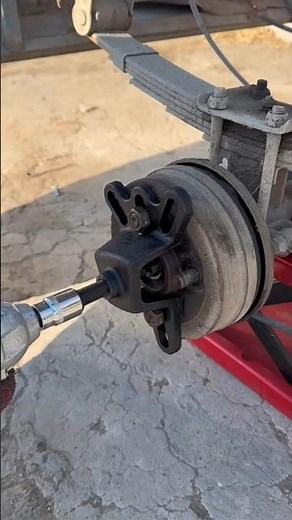 Brake Drum Puller in Action! Easy Removal Technique 🔧#BrakeDrum #Repair #MechanicTools #DIY #Shorts