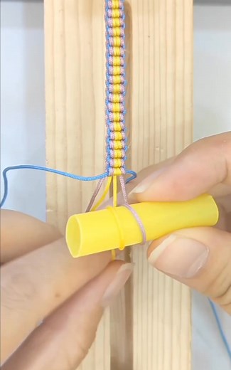 139K views · 909 reactions | How to Make Friendship Bracelets | Beginner Friendship Bracelet Tutorial #Beginner #Friendship #Bracelet #TutorialVideoReels | Bracelet Tutorials | Facebook