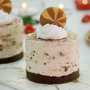 End your week with this creamy Cheesecake recipe. A quick dessert with simple ingredients to satisfy your sweet tooth. Written Recipe: http://bit.ly/2U0611P Try this Cheesecake recipe with crunchy crust and creamy topping and share your feedback with us. #SooperChef #Cheesecake #CheesecakeRecipe #Bisconni #Chocolatto #NoBakeCake | SuperChef