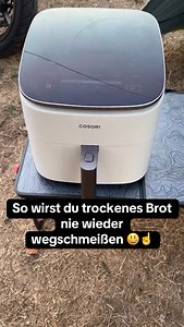 🥖 Vortagsbrot aufpimpen? Kein Problem mit dem Airfryer *Werbung wegen Markeninhalt / Verlinkung @cosori.deutschland Mit ein paar Zutaten zauberst du in nur 5 Minuten ein knuspriges Parmesanbrot aus der Heißluftfritteuse! 😍🔥 ✨ Du brauchst: 🫒 Olivenöl 🧂 Salz & Pfeffer 🌶️ ½ TL Paprika edelsüß 🧀 Ordentlich Parmesan 🌿 Französische oder italienische Kräuter Alles gut verrühren und die Brot- oder Baguettescheiben darin wenden. 👉 Ab in die Heißluftfritteuse: 5 Min. bei 180°C auf “Bake”. Und sch