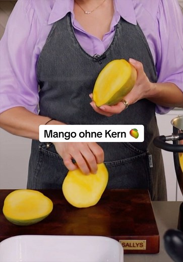 Mango ohne Kern ?! 😱🥭 Viele von euch kennen den Trick vllt schon aber falls nicht … gern geschehen 🤭 nie wieder Stress beim Mango schneiden! ❤️ #fyp #sallyswelt #mango #hack