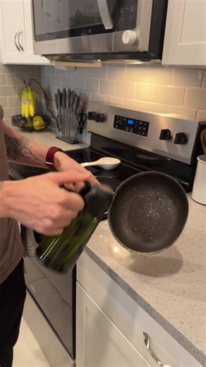 Take control of your cooking with this 2-in-1 olive oil sprayer. Perfect mist every time for air frying, roasting, or grilling. #oilsprayer #kitchengadgets #cookingspray #airfryerrecipes #healthycooking