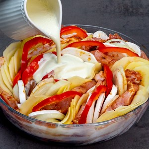 14K views · 226 reactions | Pudding in vertical layers! Original recipe with pork chop and vegetables in the oven Ingredients: pork chop - 600 g barbeque sauce - 70 g salt - 3 g sweet paprika - 5 g black pepper - 3 g garlic - 4 cloves bacon - 200 g onion - 2 pieces mushrooms - 150 g red bell pepper - 1 piece potatoes - 300 g for the sauce: sweet cooking cream - 150 ml mustard - 30 g Tray diameter 26 cm IN THE OVEN 180 °C/30 MIN | Cookrate | Facebook