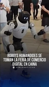 Robots humanoides se toman la feria de comercio digital en China