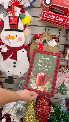 153K views · 2K reactions | Let’s upscale a dollar store sign for Christmas! 懶 #diy #decor #reels #christmas #wreath | Nick's Seasonal Décor | Facebook