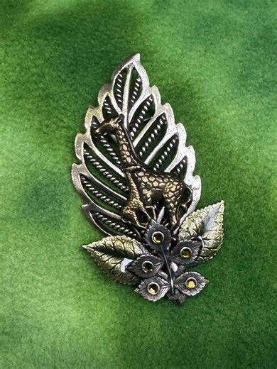Vintage Kenneth Cole Leaf Brooch – Silver Tone Nature Pin Giraffes Momma and Baby - Etsy