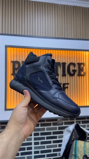 ✨ Nouveauté chez Prestige ✨ Chaussure pour homme au design moderne et confortable 👟 Une alliance parfaite entre élégance 💎 et haute qualité 💪 Le choix idéal pour les hommes qui aiment se distinguer 😎 📍 Disponible dès maintenant chez Prestige – Quartier Houari Boumediene 📞 0558 43 82 40 🚚 Livraison disponible dans les 58 wilayas 🇩🇿 | Boutique Abdou prestige العلمة