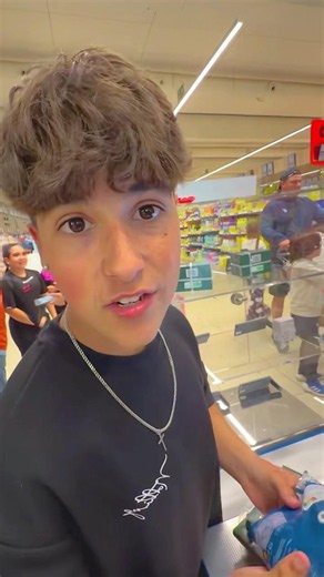 UNAI IS THE NEW SUPERMARKET CASHIER! 😂