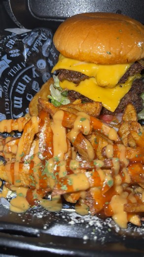 Double Smash Burger 🍔 🔥 With Home Cut Kitchen Fries America’s Kitchen Catering & Events LLC | EL Boogie