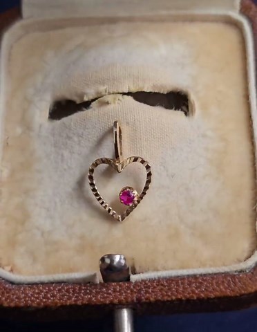 Ribbed Heart Pendant in Ruby and 18k Gold - Etsy