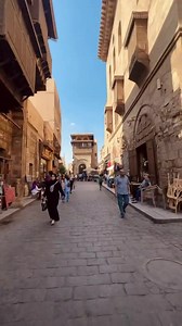 A Walk through Cairo’s ‘Greatest Street’ stretches for approximately a kilometre and served as the bustling centre of the capital for centuries, across many dynasties. Palaces, mosques, bazaars, mansions, houses, and sufi lodges are spread all across the street, forming their own vibrant cityscape. 📍Muizz Street | Egypt Tourism