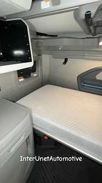 2025 Volvo VNL 860 Interior