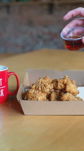 BREAKFAST IS SERVED! Check out our new Tender Box addition to the brekkie menu! The most important meal of the day is the one with 5 chicken tenders and a pot of maple syrup. Facts. 🐔💕 | Meat:Stack