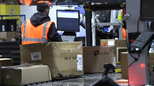 Noël : l'entrepôt d'Amazon à Brétigny tourne à plein régime