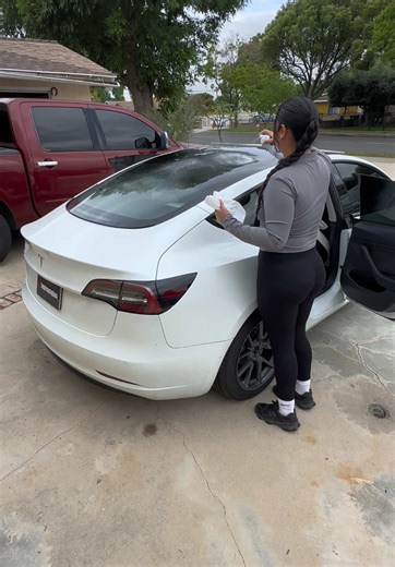 Tesla Back Glass Repair: Couple's Crew Effort
