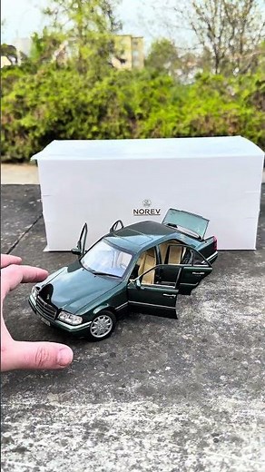 Mercedes-Benz C Class W202 by Norev 1:18