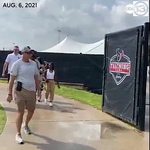 LOVE IS IN THE AIR! An Olympian was spotted at Texans training camp this afternoon! 😍 Simone Biles walked in with boyfriend defensive back Jonathan Owens, who recently shared how her journey in Tokyo impacted him. Owens said he's proud of everything Biles overcame. Follow ABC13's Adam Winkler for more updates and stories from training camp. https://abc13.com/10933371/ | ABC13 Houston