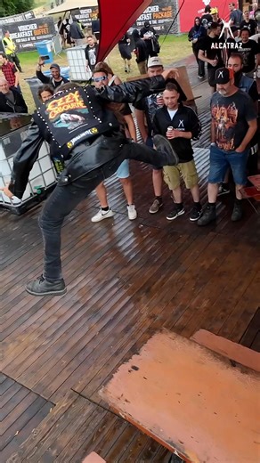 🎸 Air Guitar Madness at Alcatraz! 🎸 Get ready to shred... without strings! @Air Guitar Belgium is bringing the ultimate championship experience to our camping area! 🏆 WHAT'S IN STORE: 𝗦𝗮𝘁𝘂𝗿𝗱𝗮𝘆 𝟭𝟬 𝗔𝗠 - Promo performance to get you pumped! 𝗦𝘂𝗻𝗱𝗮𝘆 𝗠𝗼𝗿𝗻𝗶𝗻𝗴 - Official selection round for the 𝗕𝗲𝗹𝗴𝗶𝗮𝗻 𝗔𝗶𝗿 𝗚𝘂𝗶𝘁𝗮𝗿 𝗖𝗵𝗮𝗺𝗽𝗶𝗼𝗻𝘀𝗵𝗶𝗽! Think you've got what it takes to become Belgium's next air guitar legend? This is your shot at glory! 🤘 👀 Check out the 