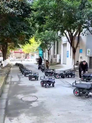 Self-returning grocery carts! 🛒 The grocery carts of the future will return themselves. This robot from China autonomously follows users in markets and navigates around obstacles. When you're done shopping, it drives itself back to the cart return. No more carts left in parking lots. No more walking them back. No more employees struggling to push a hundred at a time. In 🇨🇳 you have your own shopping buddy! | Artificial Intelligence News