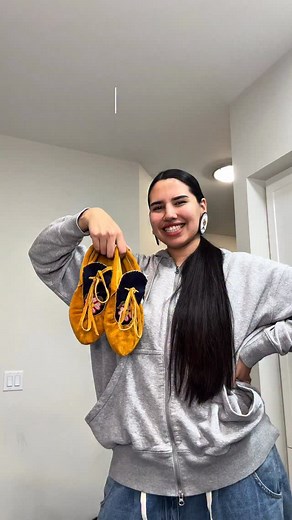 10K views · 2K reactions | I can’t believe I made myself a pair of split toe moccasins, this is another old style of moc & can be designed in different ways depending the tribe  Workshop by Cynthia Boehm #moccasins #native #indigenous #handmade #traditional #splittoemoccasins #mom #reels #nativeamerican #craft | Indigenous_baddie | Facebook