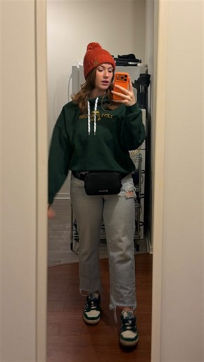 B on Instagram: "It was an experience.. I’ve never gotten a bad review tho . . . #brazillianwax #funnystory #waxing #coochie"