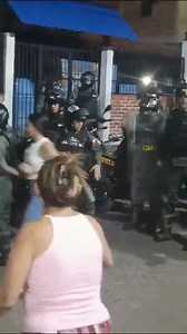 75K views · 811 reactions | ¡Preocupante situación! En medio del silencio del CNE, las redes sociales se llenan de videos y denuncias de la ciudadanía sobre presuntos robos del material electoral en distintos puntos de #Venezuela. Siga aquí los detalles ➡️https://m.elcolombiano.com/internacional/elecciones-en-venezuela-2024-minuto-a-minuto-NO25095228 | El Colombiano | Facebook