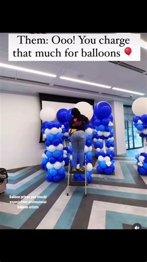 Balloon prices you should expect from a professional balloon artist. #balloonpricing #balloondecor #ballooncolumns #charlotteballoonartist
