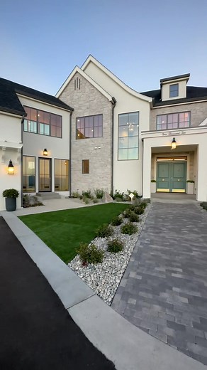 Luxury Home Tours: Explore Custom Houses and Interior Design Ideas