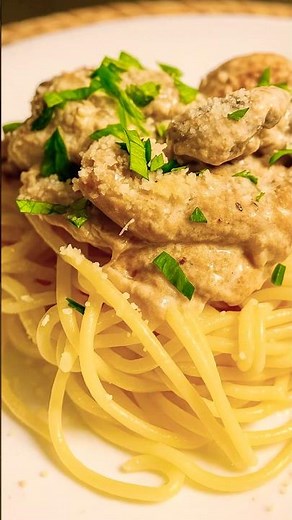 Creamy Chicken & Mushrooms in One Skillet! 🍗🍄 So Easy and Incredibly Delicious