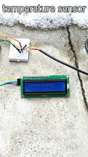 DS18B20 sensor device and temperature difference in hot and cold water #arduino #electronics #diy In this video, I want to show you Using DS18B20 Digital Temperature sensor with Arduino and View on LCD I2C How to use DS18B20 Digital Temperature sensor with Arduino and View on LCD I2C | DS18B20 sensor DS18B20 sensor device and temperature difference in hot and cold water Components required: 1. Arduino UNO 2. breadboard 3. DS18B20 sensor 4. resistor 4.7KΩ 5. LCD16*2 character 6. ic2 display #robo