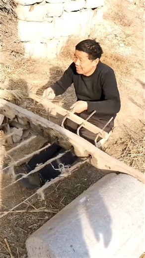 Traditional Hand-Cranked Multi-Strand Hemp Rope Twisting Machine