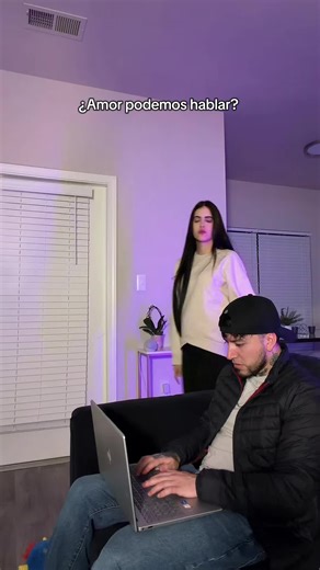 @Andrés Alvarado Hay personas que se quedan esperando… esperando que un día cambie, que entienda, que valore, que ame como promete. Y el tiempo pasa. Y tú sigues ahí, justificando silencios, normalizando migajas, convenciéndote de que “esta vez sí”. Pero la verdad es simple y duele: quien quiere cambiar, cambia. No lo anuncia, no lo promete, no lo pospone. Esperar no es amor. Esperar es abandonar tus propias necesidades por una esperanza que no se mueve. A veces el mayor acto de amor no es queda