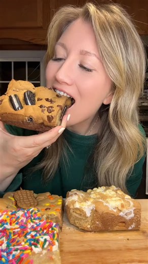👉 Use Code: FREEBROWNIES at checkout for a Free 3-Pack of our Viral Fudge Cups when you order our epic Fantastic Four Pack today! 🔥😋 | Buckeye Brownies