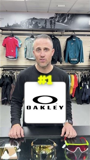 Oakley siempre es la primera opción en gafas... #oakley #oakleycycling #gafasciclismo #pedalmoto