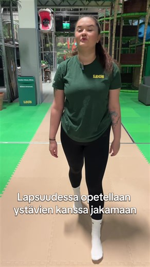 Ystävät rakentaa lapsuutta pala palalta. Leikissä syntyy rohkeus ja naurussa muistot 💚 Tänään on täydellinen päivä sanoa se ääneen. Tägää sun ystävä ja kirjoita hänestä jotain ihanaa 💌 #leoslekkimaa #ystävänpäivä