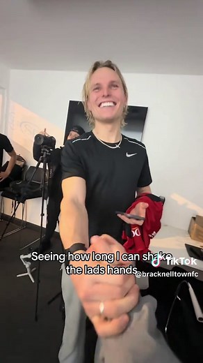 Awkward Handshake Moments That Are Too Funny