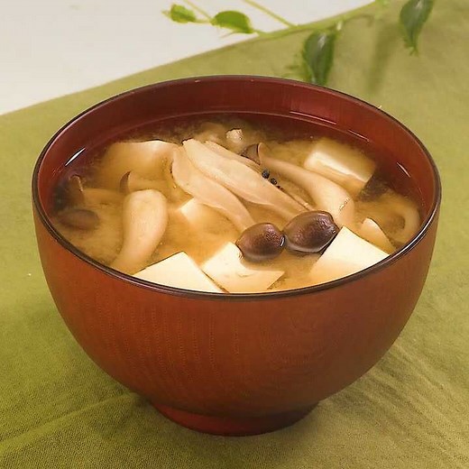 食感楽しい！ しめじと豆腐の味噌汁のレシピ動画・作り方 | デリッシュキッチン