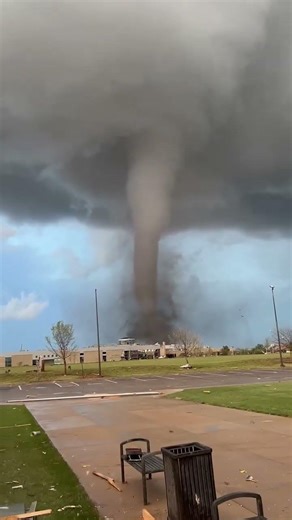 This is How Tornadoes Are Identified on a Radar #meteorology #weather #tornado #radar