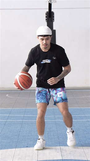 Slow In & Out to Quick Cross This is Change of Pace Level 2, where we'll be tackling Downhill & Transition skills in our LEVEL 4 course. Comment 'COP' and I'll send you a FREE workout plan to improve your change of pace! #basketball #sports #nba #trending #reels #viral #explore #explorepage #athlete #changeofpace #workoutplan #comment | Tommy Spencer