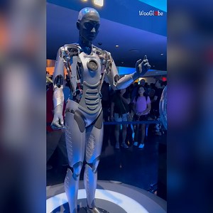 67K views · 86 reactions | Meet Aura, the friendly robot found inside the Las Vegas Sphere! Why are they being so friendly though?? 廊 | In The Know | Facebook