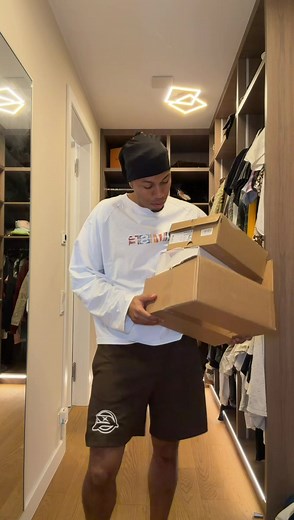 Pre-loved Outfits für die Feiertage von eBay Deutschland