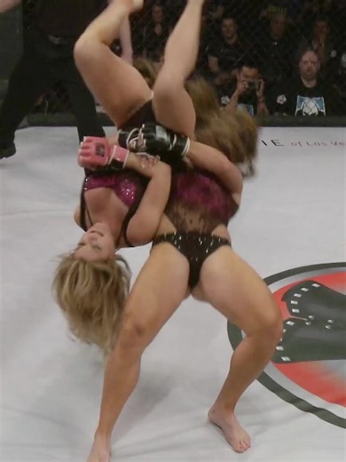 Jenny Valentine vs Teri London was a banger with an epic comeback! 😎💥 #mma #wwe #lfc #fyp