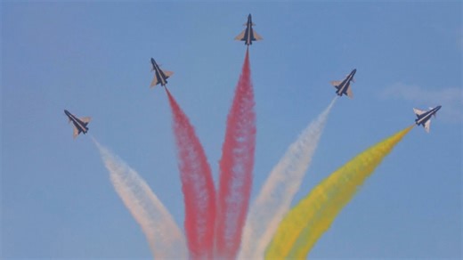 Watch precision and power as Chinese jets fly in perfect formation