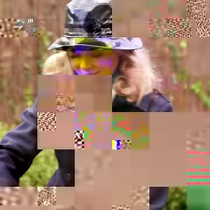 Planter une laitue c'est simple comme bonjour, il suffit de suivres les instructions de Julie et Lola 🥬⬇️ Rendez-vous à 16h15 sur France 3 pour la reprise des Potagers de Julie. Merci à nos partenaires Rustica botanic® Forges et jardins La Fabriculture | Les carnets de Julie