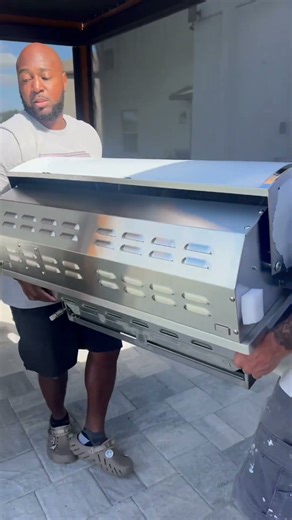 The ultimate entertaining backyard is HERE! 🍔🍹