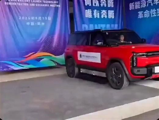 Nothing like throwing your exploding battery under neighboring traffic so it can blow up their cars instead.... or at pedestrians.