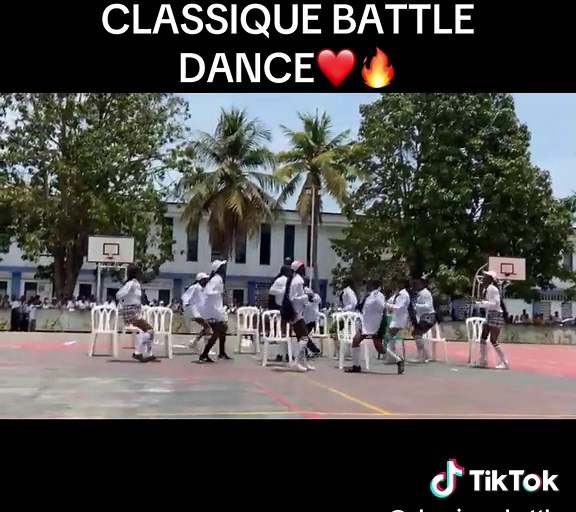 Prestation de danse moderne au Lycée Classique