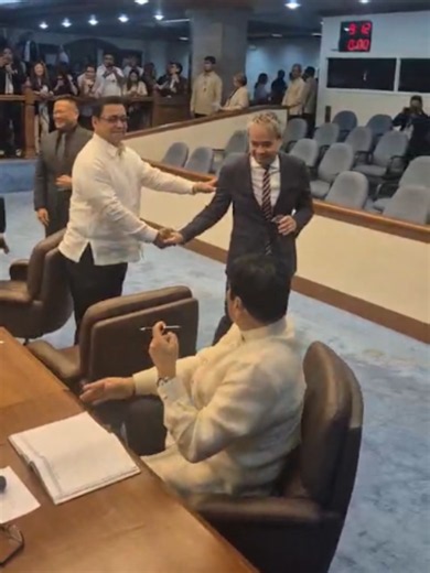 Senator Joel Villanueva arrives at the Senate plenary hall for Wednesday's special session. (Video Courtesy of Dhel Nazario) #ManilaBulletin #MBNews #NewsPH #Senate #SenateOfThePhilippines #JoelVillanueva