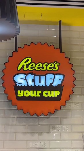 I went to Reese’s stuff your cup in NYC and it was EPIC🧡🤎 #reeses #reesespieces #reesespeanutbuttercups #reesescups #giantreeses #giantreesescup #stuffyourcup #reesesstuffyourcup